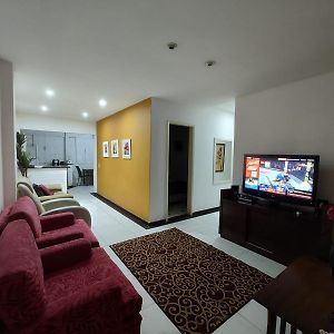 Apto Copacabana, 3 Quartos, 1 Quadra Da Praia, Posto 5